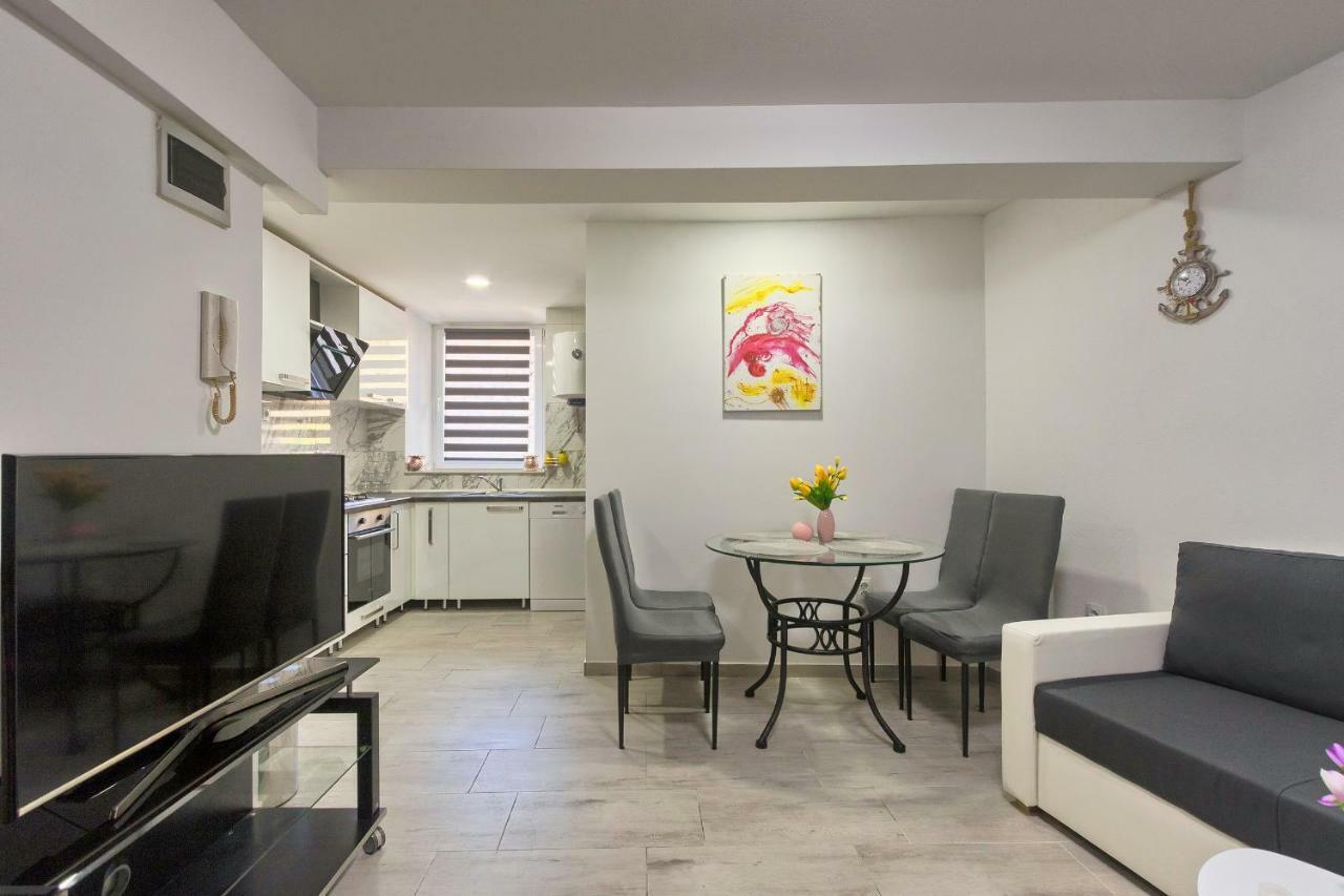 Old Town Apartments In City Center PUY 외부 사진