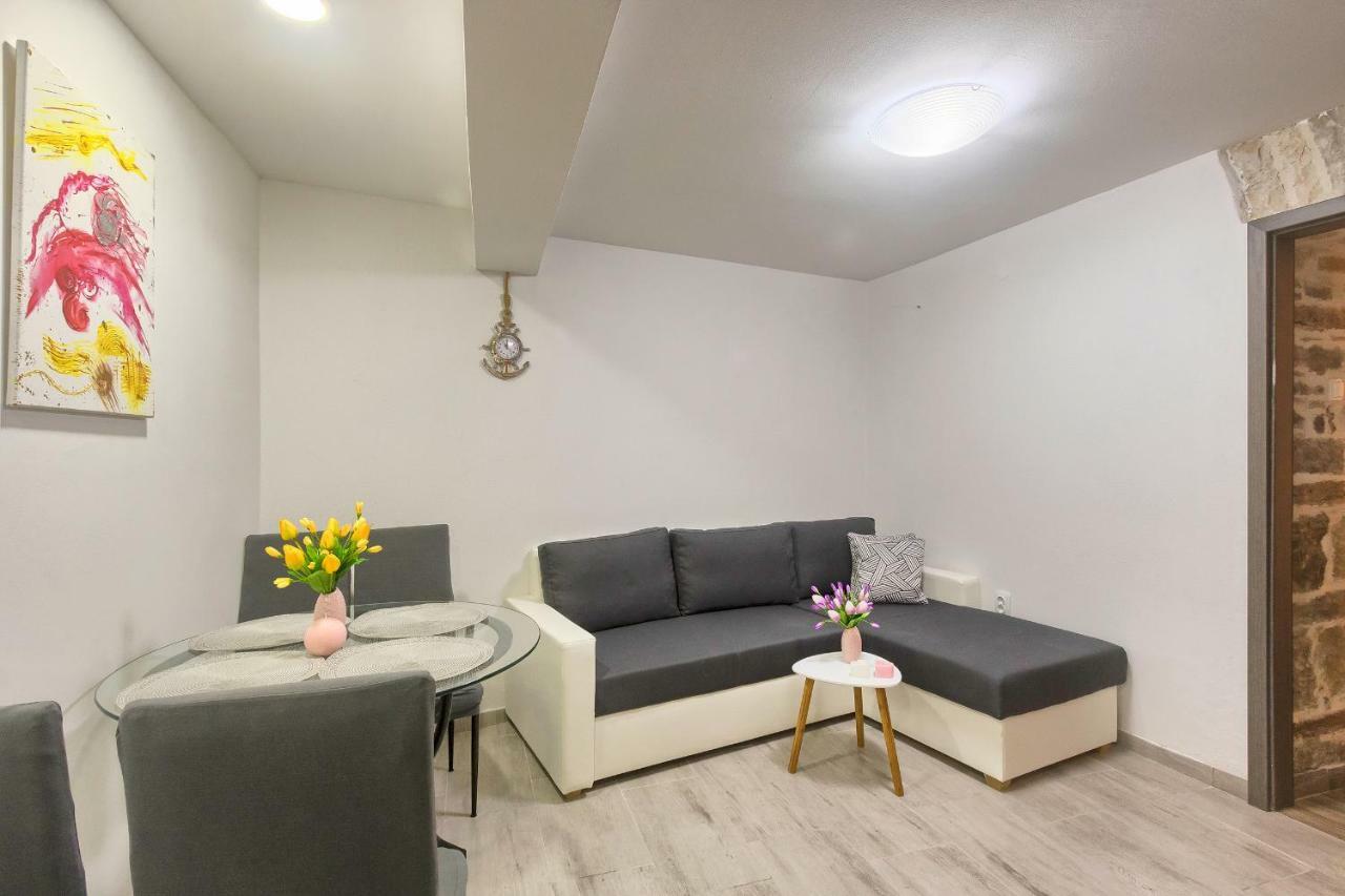 Old Town Apartments In City Center PUY 외부 사진